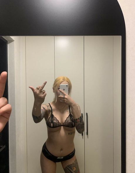 Jee i queen_ adult model gallery