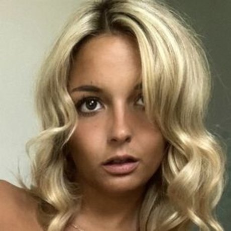 Elle Lovely hot actress images