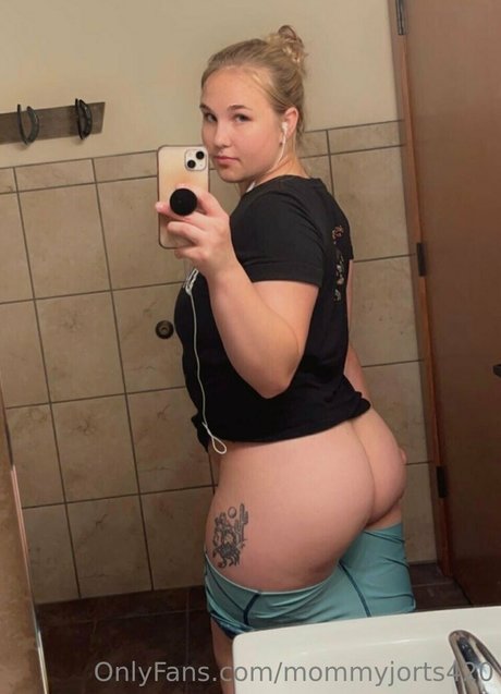 mommyjorts420 star naked photo