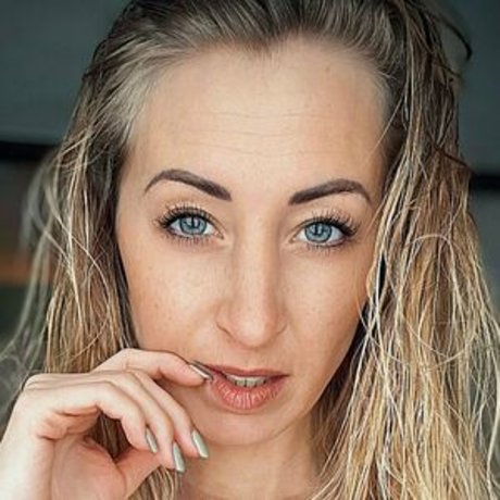 hey leonie pornstar top pics