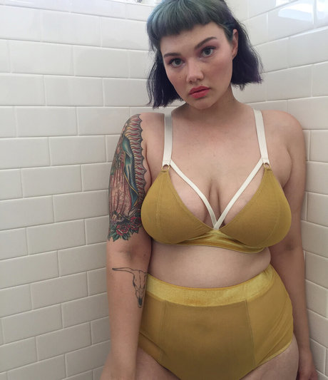 isabel hendrix model top gallery