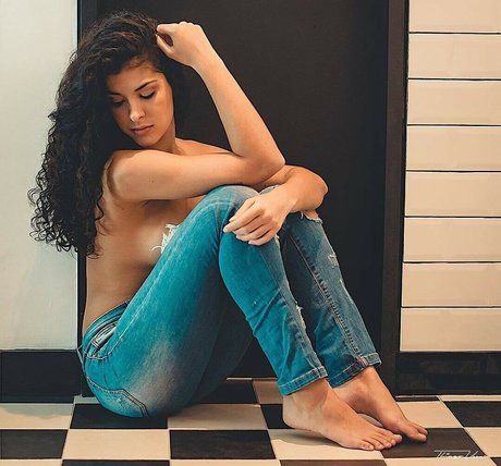 Giovana Fagundes naked model archive