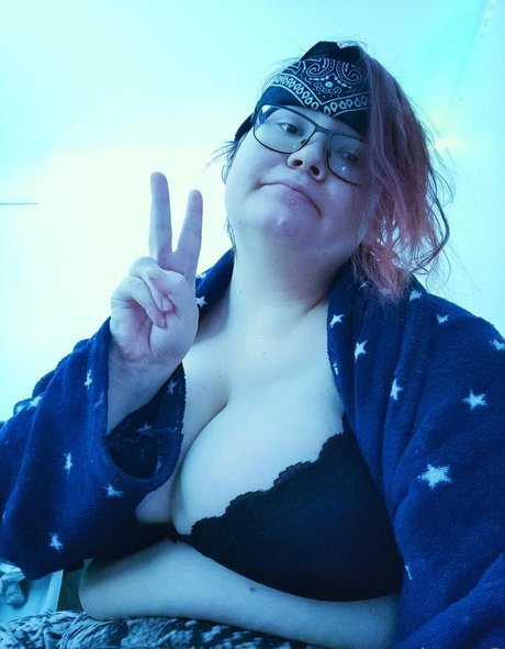 peachycat8 erotic model archive