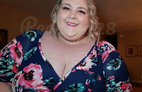 peachyg28 nudes star photo