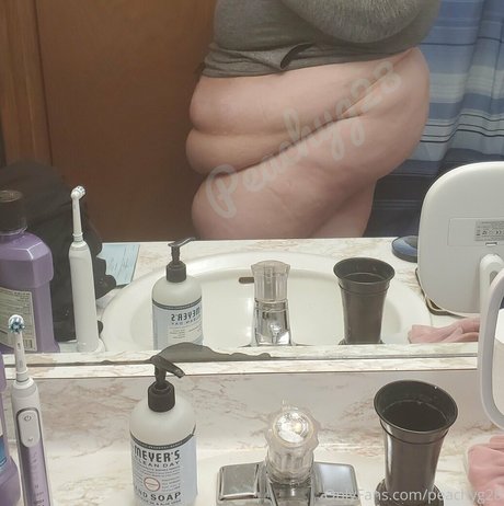 peachyg28 hd model pic