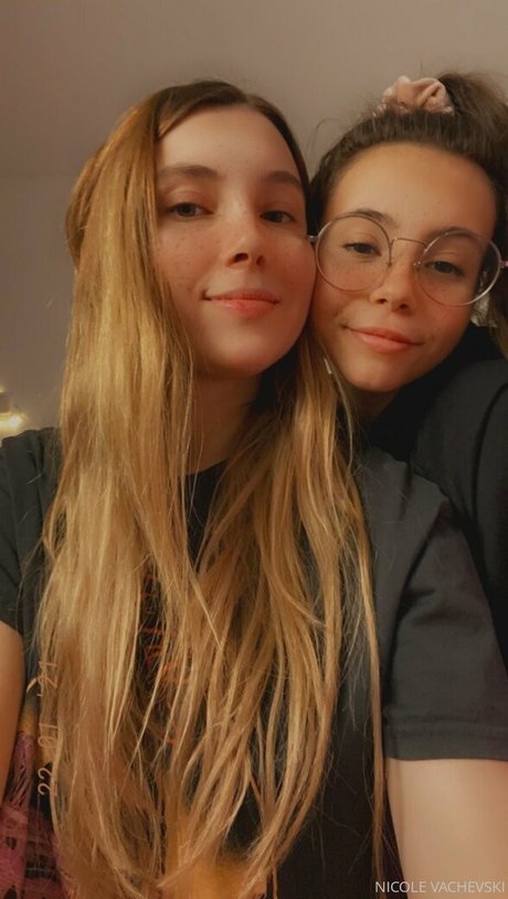 petitenikole erotic actress pics