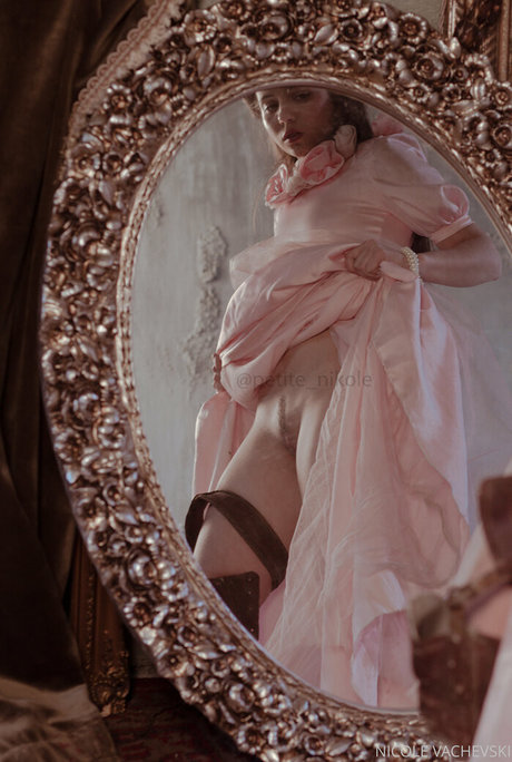 petitenikole model best pic