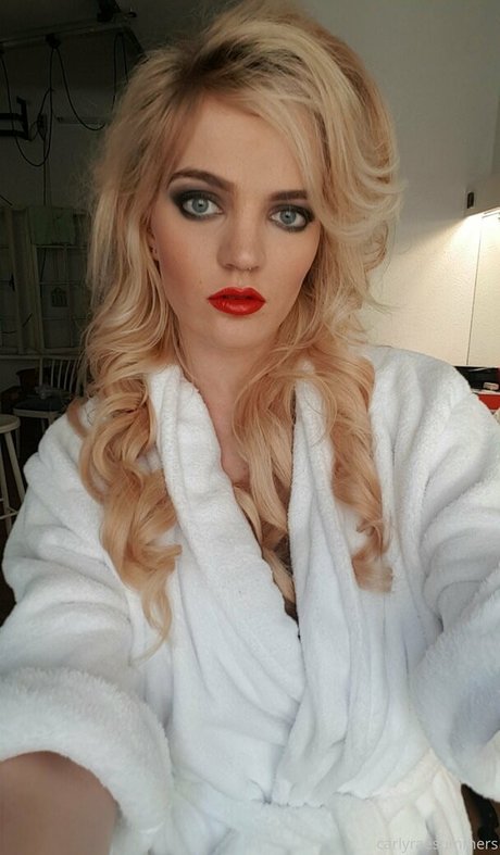 carlyraesummers high quality model image