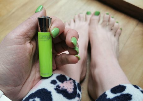 carlyraesummers erotic actress pic