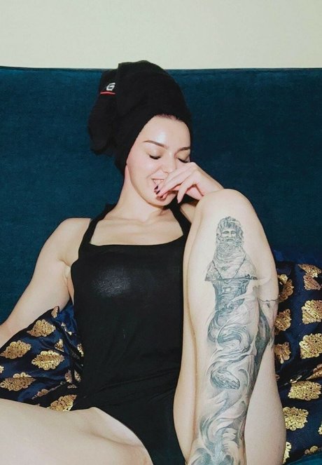 Olly Esse nice actress archive