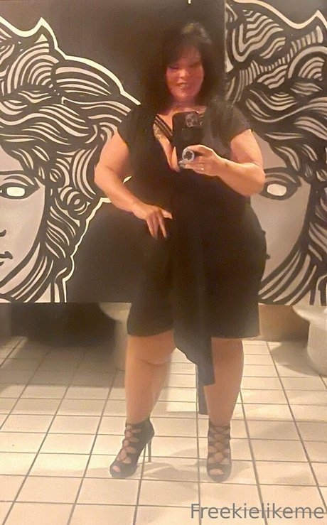 Freekielikeme model sexy pics