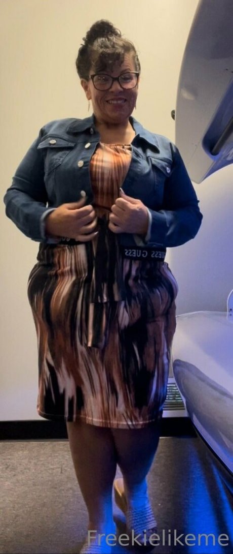 Freekielikeme erotic model img