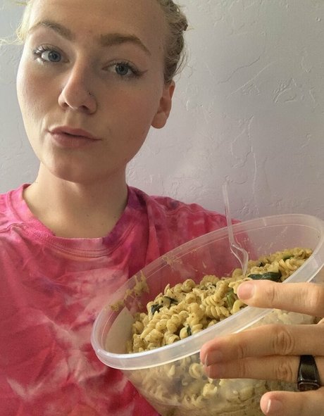 blondefeedee model sex photos