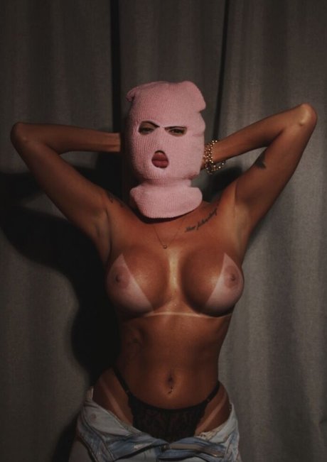 Jheniffer Lopes art model photo