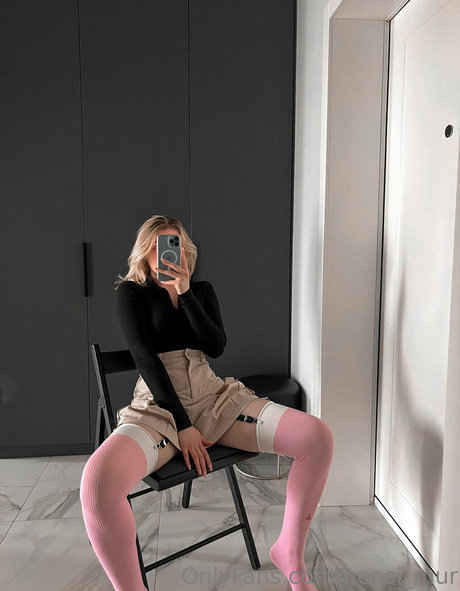 Nensi Mur erotic actress pic