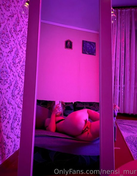 Nensi Mur beautiful star photos