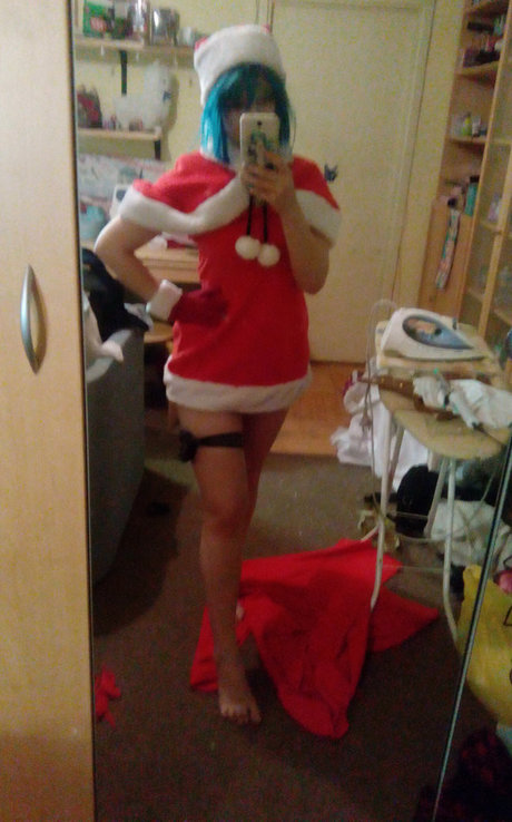 Saya Scarlet nudes actress picture