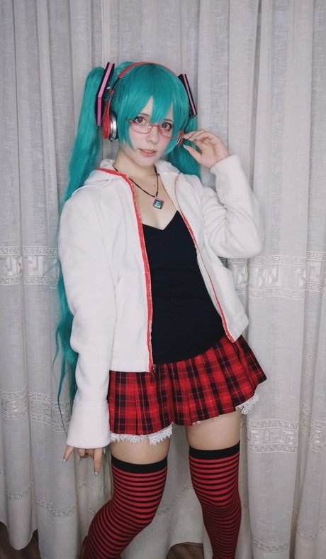 Saya Scarlet sexy pornstar pictures