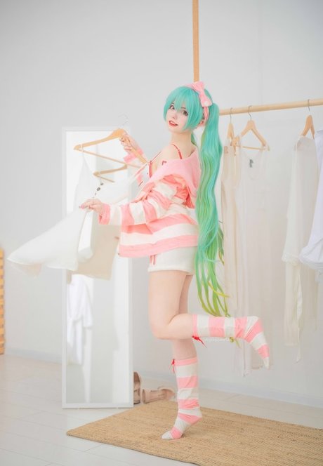 Saya Scarlet xxx model img