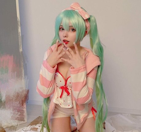 Saya Scarlet nice pornstar images