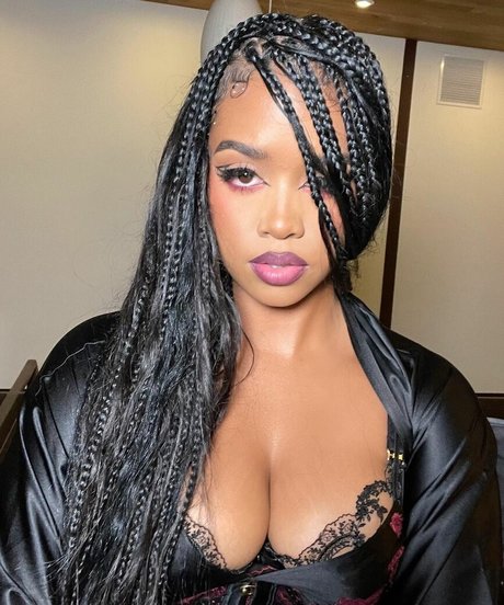 hermusicofficial model porn gallery