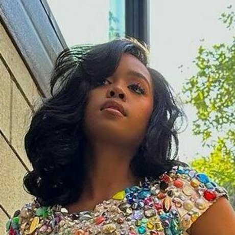 hermusicofficial model pretty photo