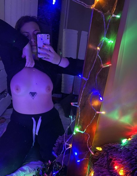 aubreymae nude model photo