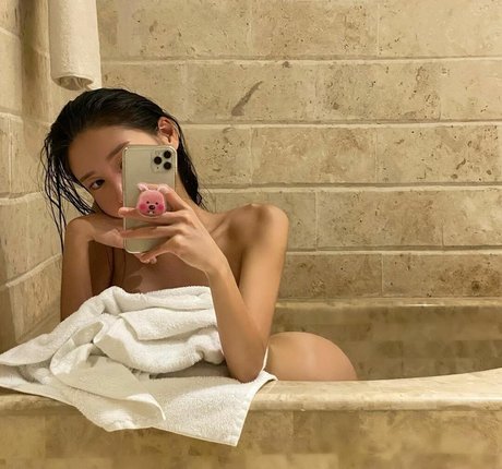 iCatzi high quality pornstar image