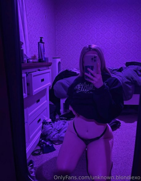 unknown blondiexo model erotic image