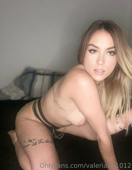 valeria221012 model hot picture