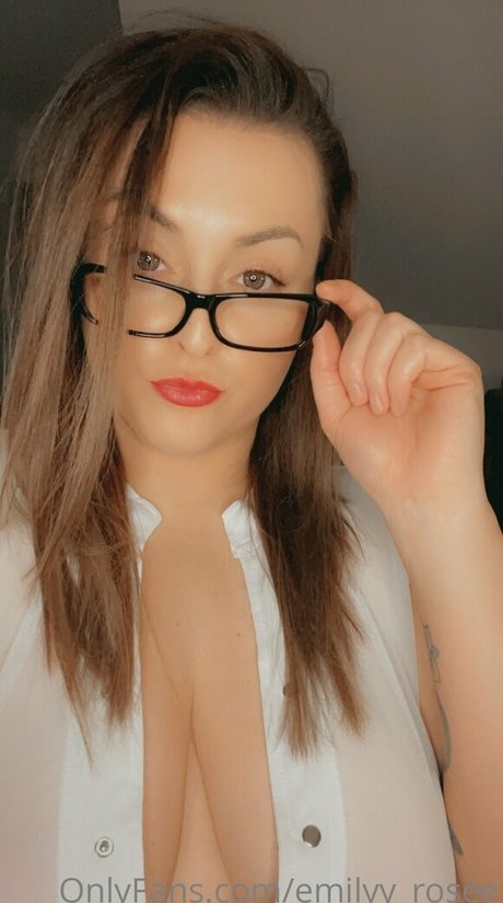 emilyy rosee hot actress image