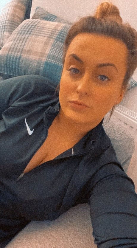 emilyy rosee model top image