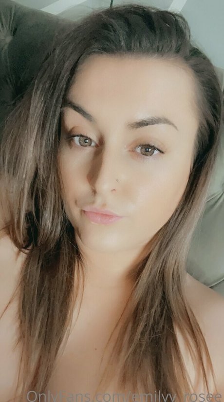 emilyy rosee art star img