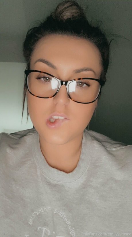 emilyy rosee nice actress img