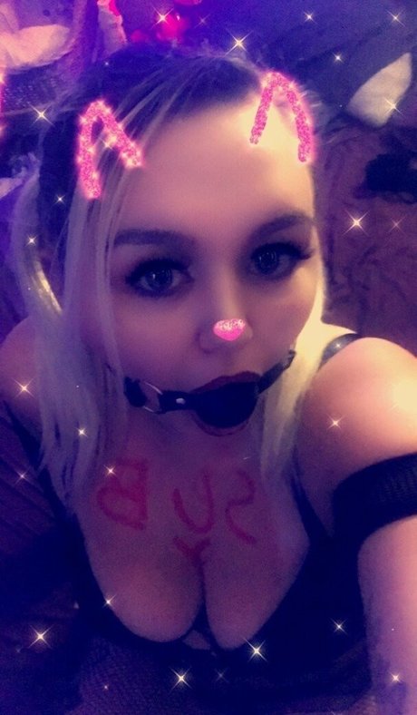 btattooed angel pretty model pics