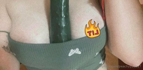 peachyybaby7 hd pornstar pics