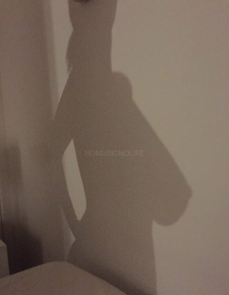 NoMusicNoLife model pretty image