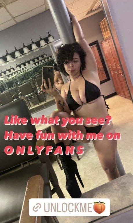 Krissykat2333 model naked pic