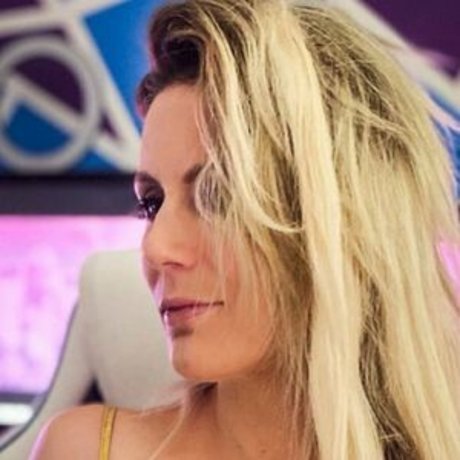 Theleaway model sexy pics