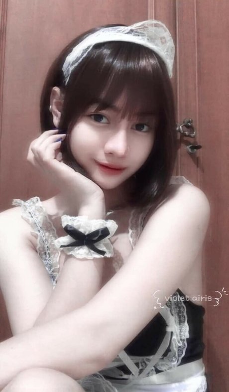 Violet Airis pretty model photos
