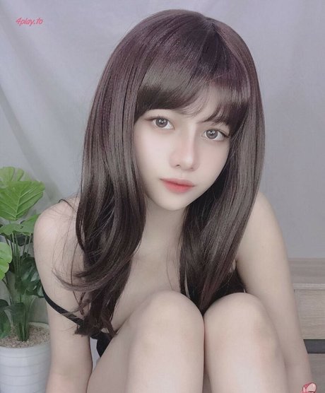 Violet Airis model sexy photo