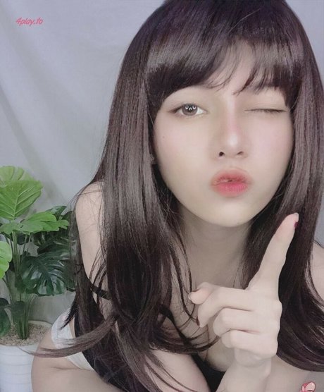 Violet Airis naked pornstar pic