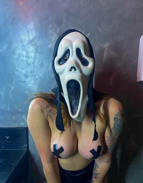 Eaethami model naked images