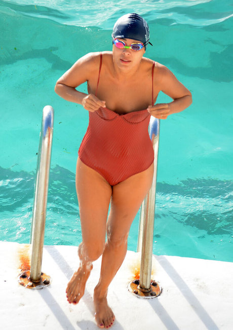 Nathalie Kelley art model images