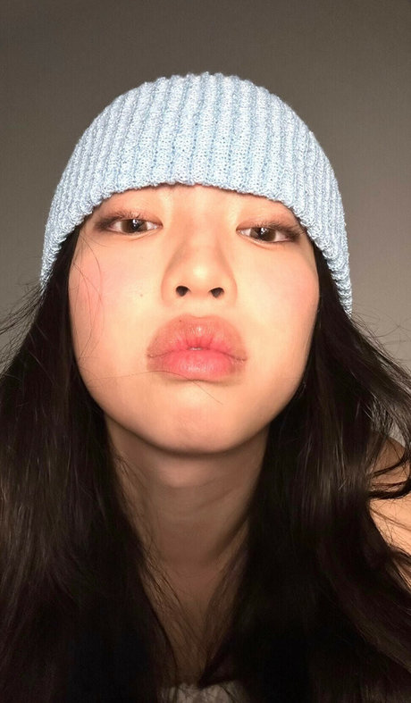 Yujin model sexy pic