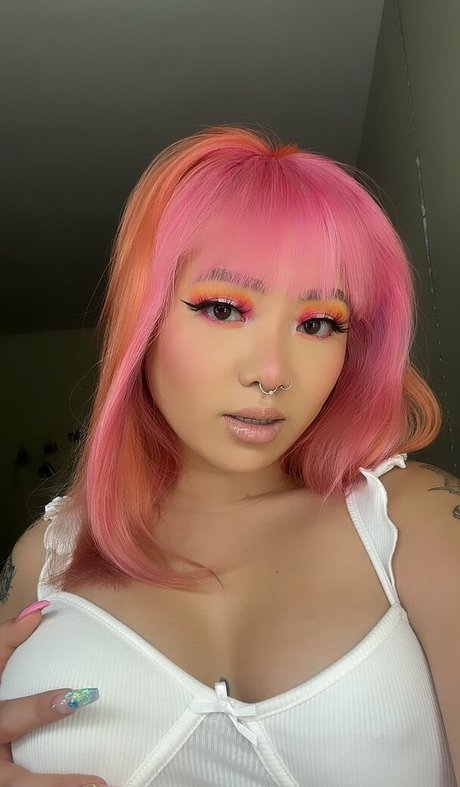 Edmthotiana model sex images