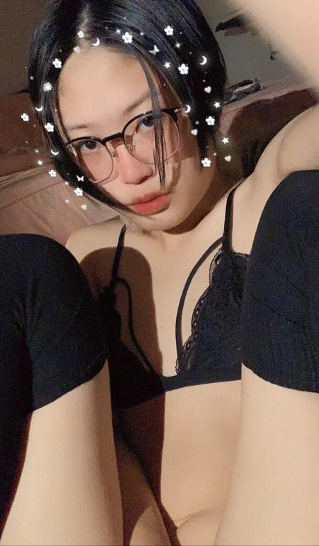 Strawberrybebby erotic star pic