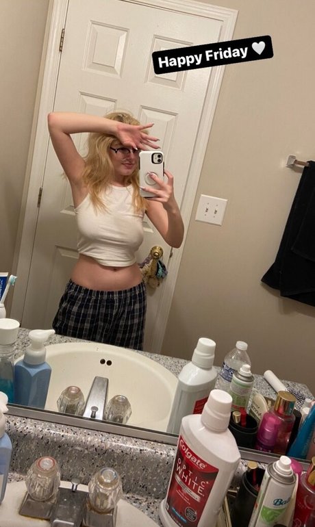 Splishbie porn model picture