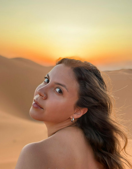 alonesuarez model pretty image