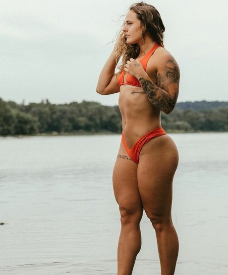 Jfraank model top photo